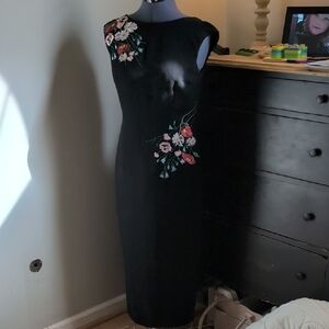 Maggy London Black Sheath Midi Dress Sleeveless Crew Neck